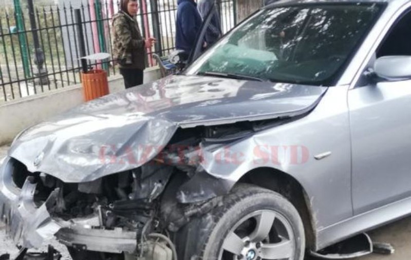 Pieton lovit pe trotuar de un autoturism, în județul Olt. Ce a făcut șoferul înainte de accident