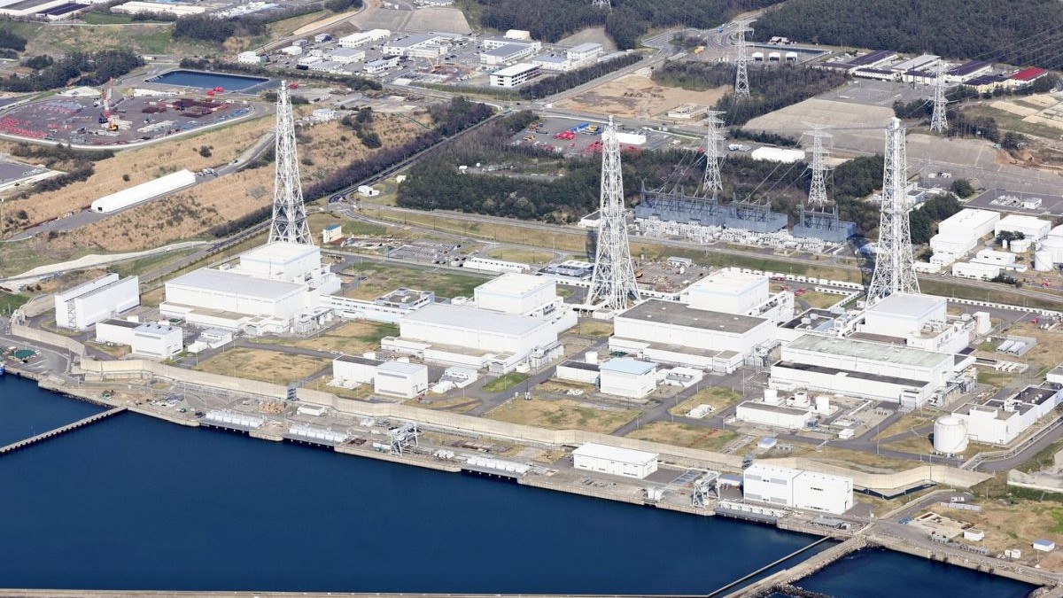 Fotografie aeriană cu Centrala Nucleară Kashiwazaki-Kariwa din orașul Kashiwazaki, prefectura Niigata, Japonia, pe 17 aprilie 2025.