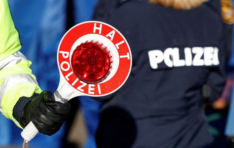O româncă de 64 de ani care călătorea cu autocarul de la Praga la Paris i-a luat la palme pe vameșii germani care i-au cerut buletinul, la un control pe autostradă