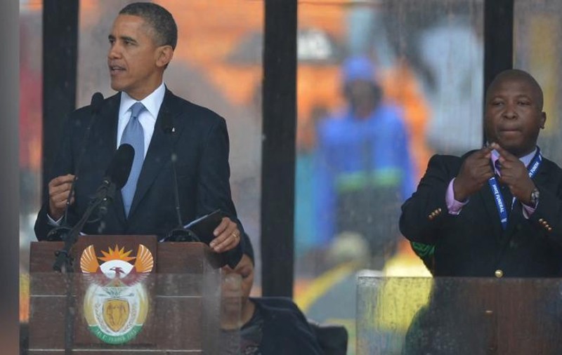 AGENŢII DE PAZĂ AI LUI OBAMA SUNT PRAF! UN IMPOSTOR a stat pe scenă cu preşedintele american MINUTE ÎN ŞIR! VIDEO
