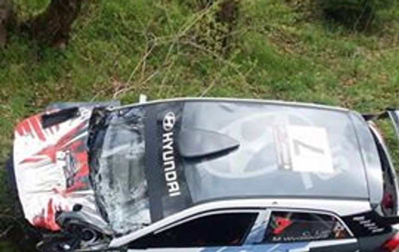 Accident groaznic la BT Transilvania Rally. Un pilot sud-coreean a ajuns într-un râu în Valea Fericirii. UPDATE. Rămâne în spital. Rezultate finale / FOTO&VIDEO