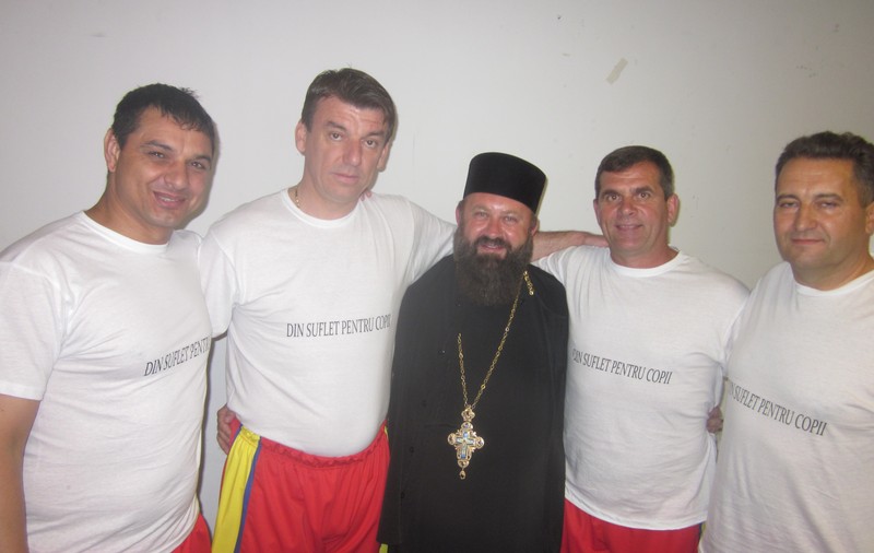 GALERIE FOTO / Generaţia de Aur a luat la mişto naţionala: "Aici sunt fotbaliştii"!
