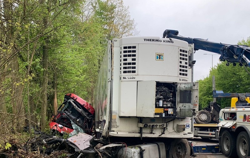Polițist belgian, când l-a văzut pe șoferul de TIR ieșind singur din cabina ruptă și strivită de copaci: „Să meargă să aprindă o lumânare!”