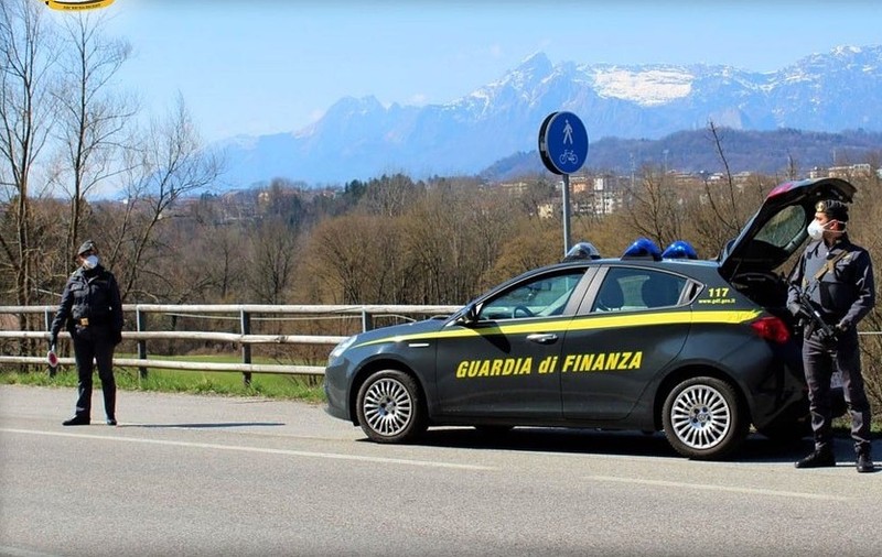 Patron român din Italia, cu casa de 600.000 de euro confiscată. Poliția i-a luat și 830.000 de euro, bani cash găsiți în locuință