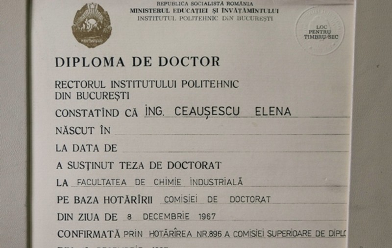 Libertatea vă prezintă vestitele diplome ”academice” ale cuplului Nicolae-Elena Ceauşescu
