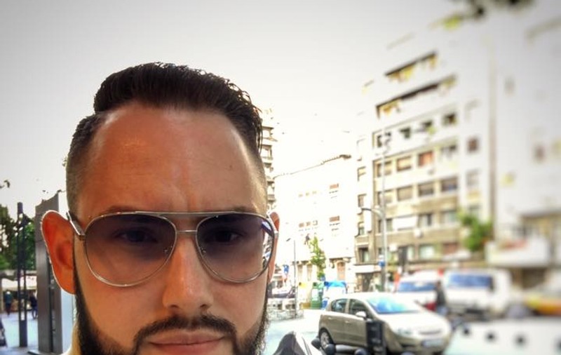 O luat-o pe urmele lui Şerban Huidu. Andrei Versace şi-a fotografiat buletinul de vot şi le-a arătat tuturor ce favorit a avut