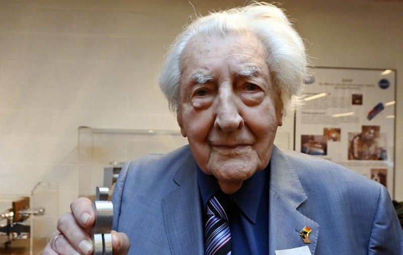 Paul Van Hoeydonck a murit. Autorul primei opere de artă de pe Lună avea 99 de ani