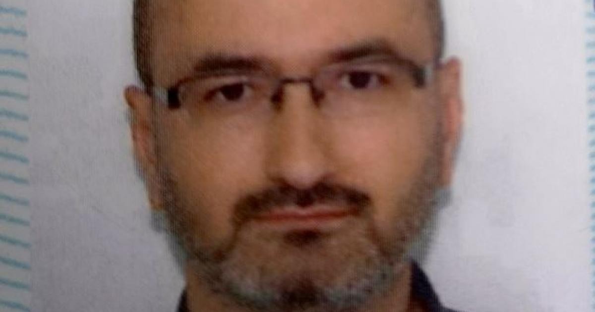 Un jandarm în rezervă și-a depus livretul militar. Dragoș Marcu jandarm în rezervă, cu barbă și ochelari de vedere