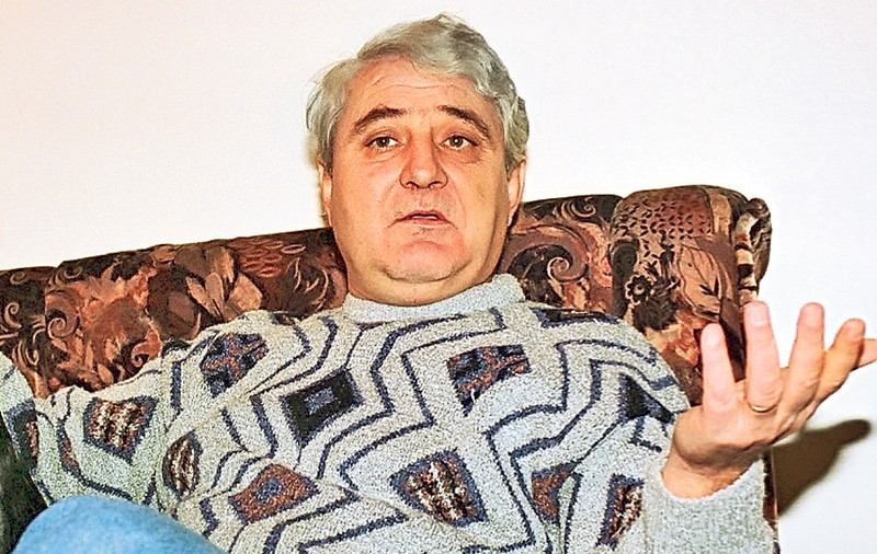 Spiridon, părintele «Briliantului» Mutu, îl sfătuise pe fiul său să nu vină acasă, din cauză că va fi bârfit şi înjurat, «în stilul clasic»