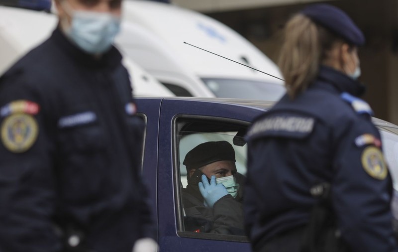Dosar penal pentru 12 bucureșteni care nu au fost găsiți acasă în izolare