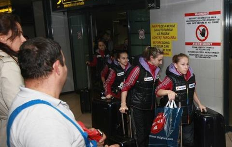 Componentele lotului olimpic de gimnastică rămân la Bucureşti