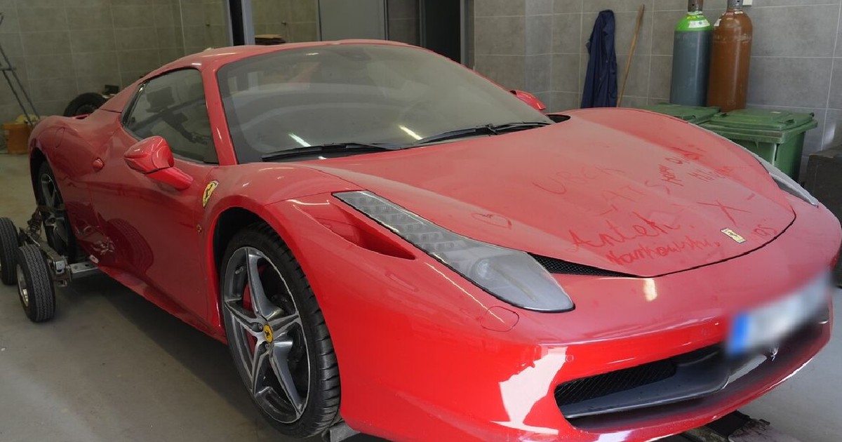 Ferrari 458, în garajul poliției