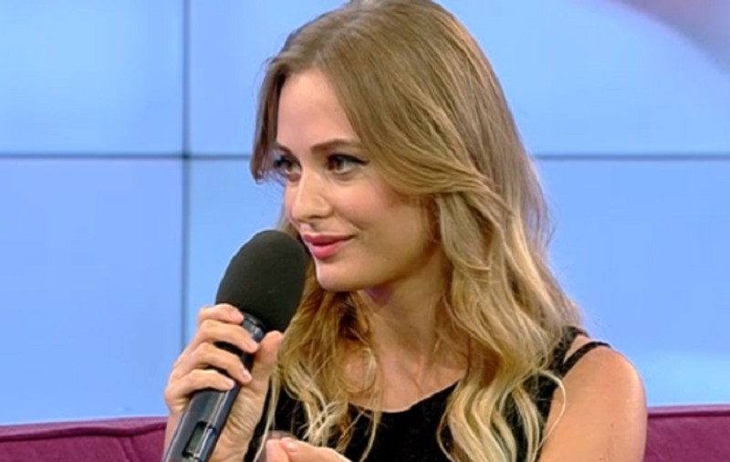 Sora Deliei, aspru criticată pentru cum își crește fetița. “O să îmi sară poliția mamelor în cap“
