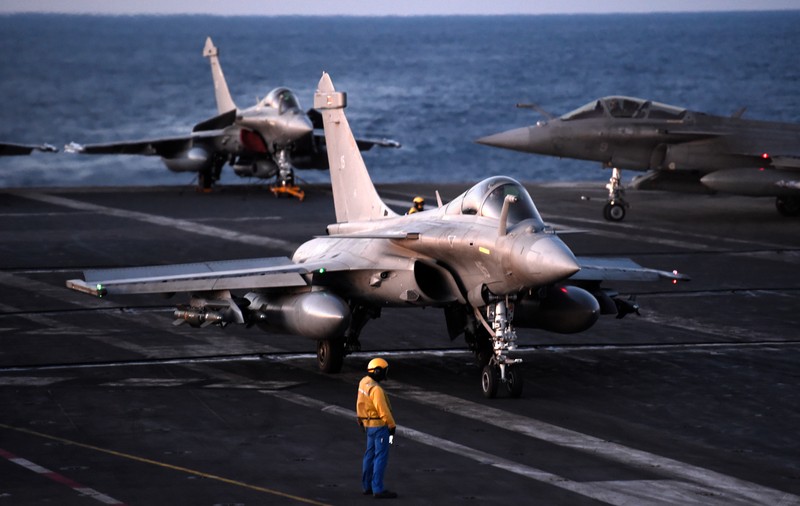 FOTO | Cum arată armele avioanele și navele folosite de SUA, Marea Britanie și Franța pentru a ataca Siria