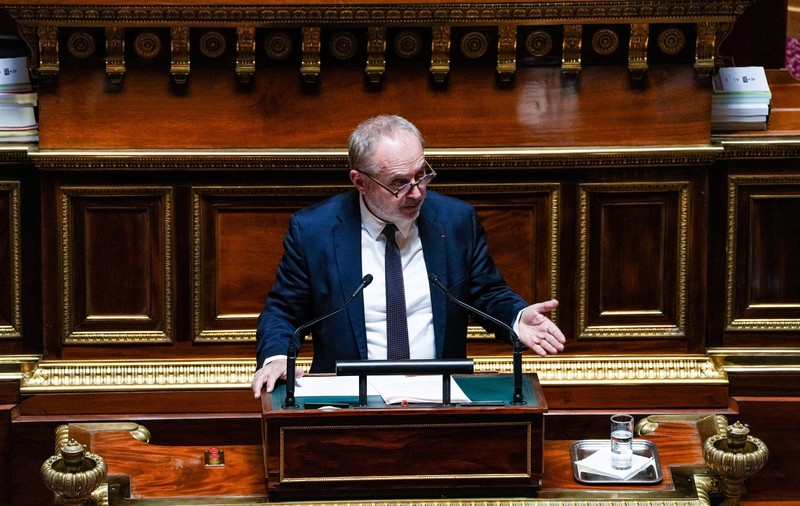 Senator francez, arestat sub suspiciunea că a drogat o deputată pentru a o agresa sexual